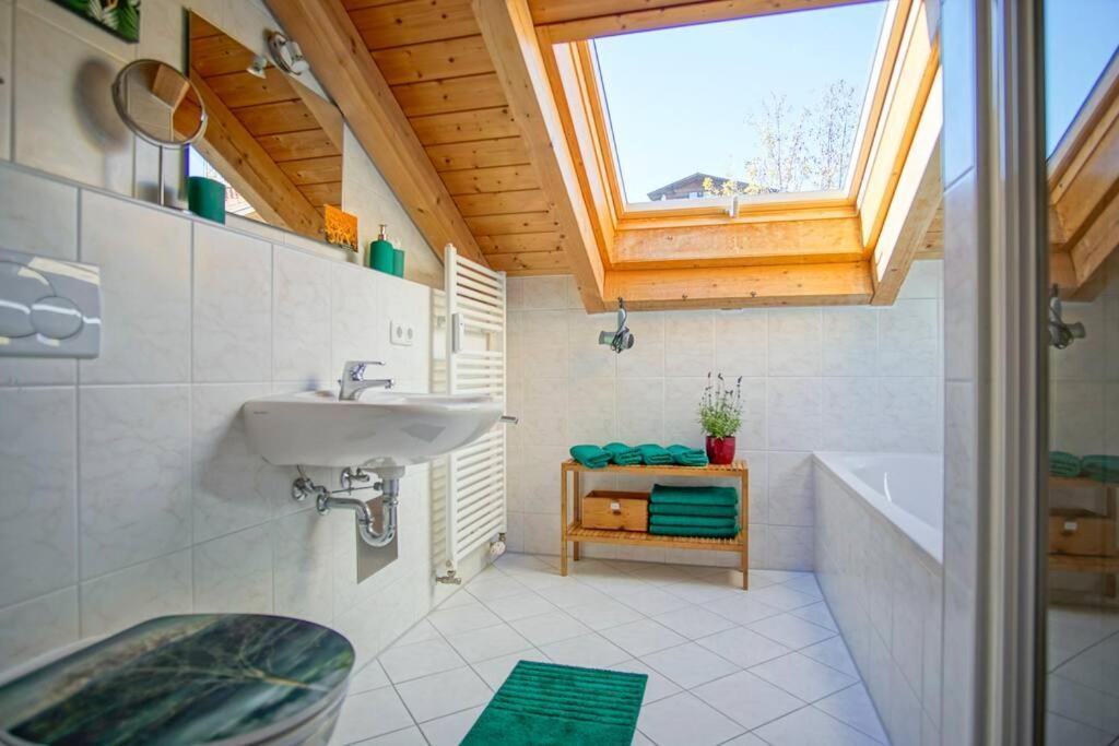 Luxury Living Near Weissensee +Balcony +Netflix Фюссен Екстер'єр фото