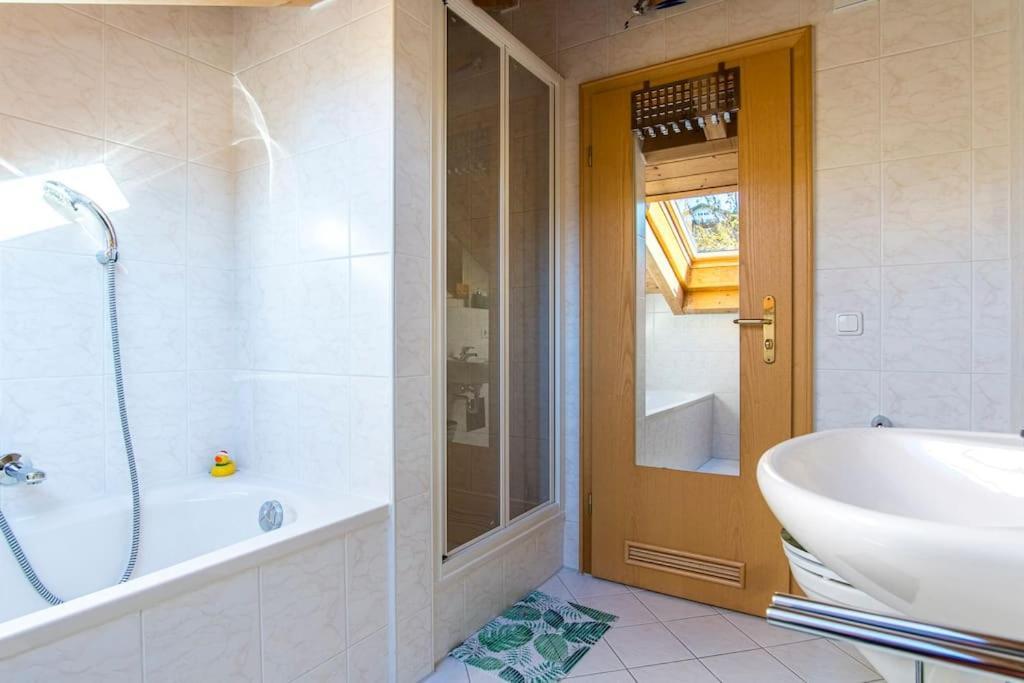 Luxury Living Near Weissensee +Balcony +Netflix Фюссен Екстер'єр фото
